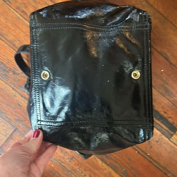 Authentic Yves Saint Laurent Patent Leather Shoulder Bag - Picture 5 of 13